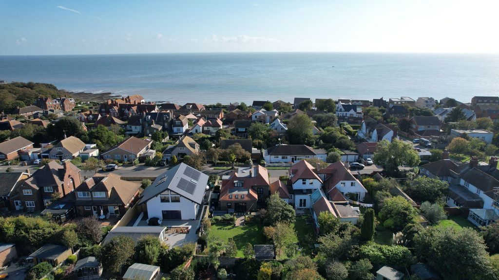 Property photo 2 of 35