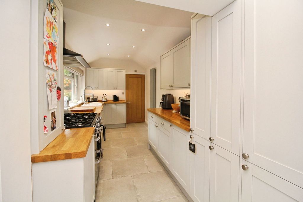 Property photo 2 of 23