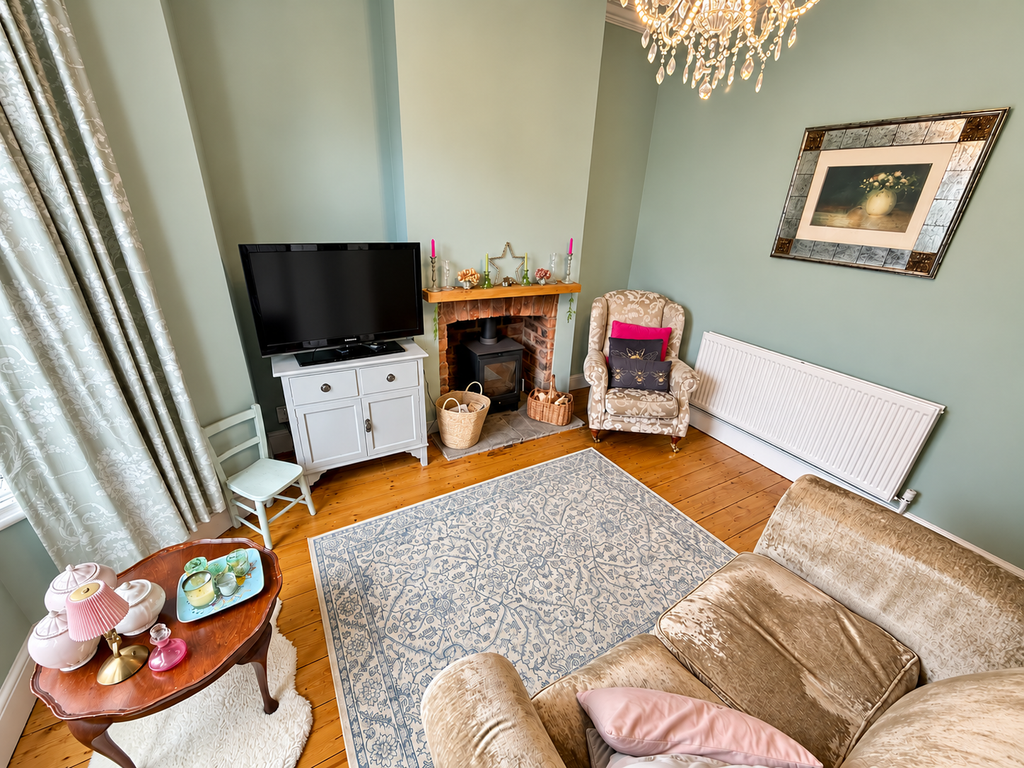Property photo 3 of 19 Lounge