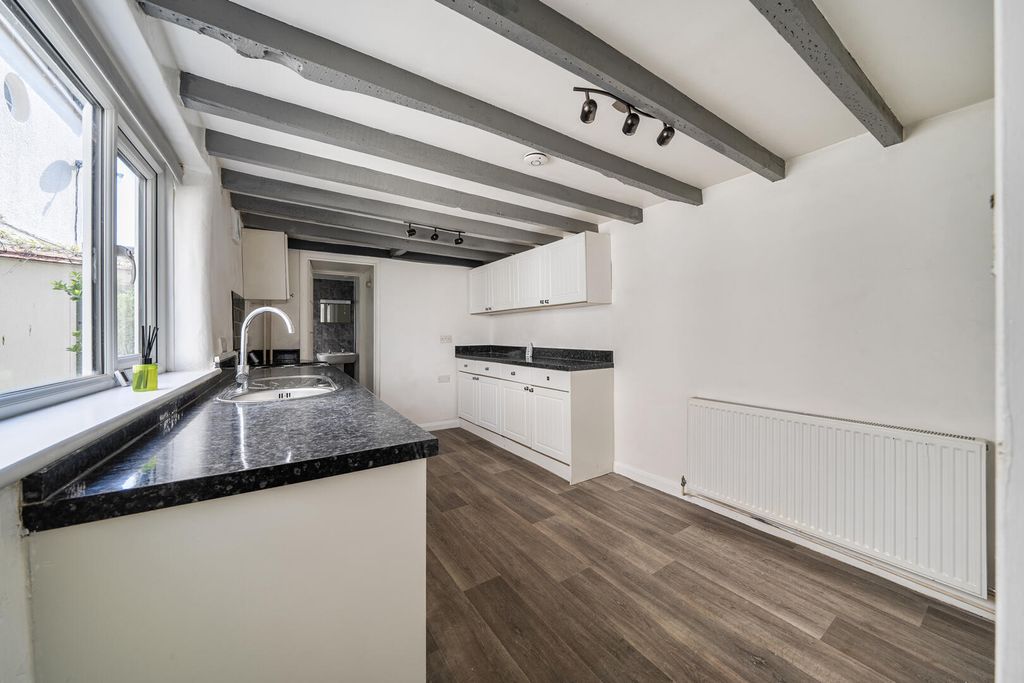 Property photo 2 of 18 Kitchen