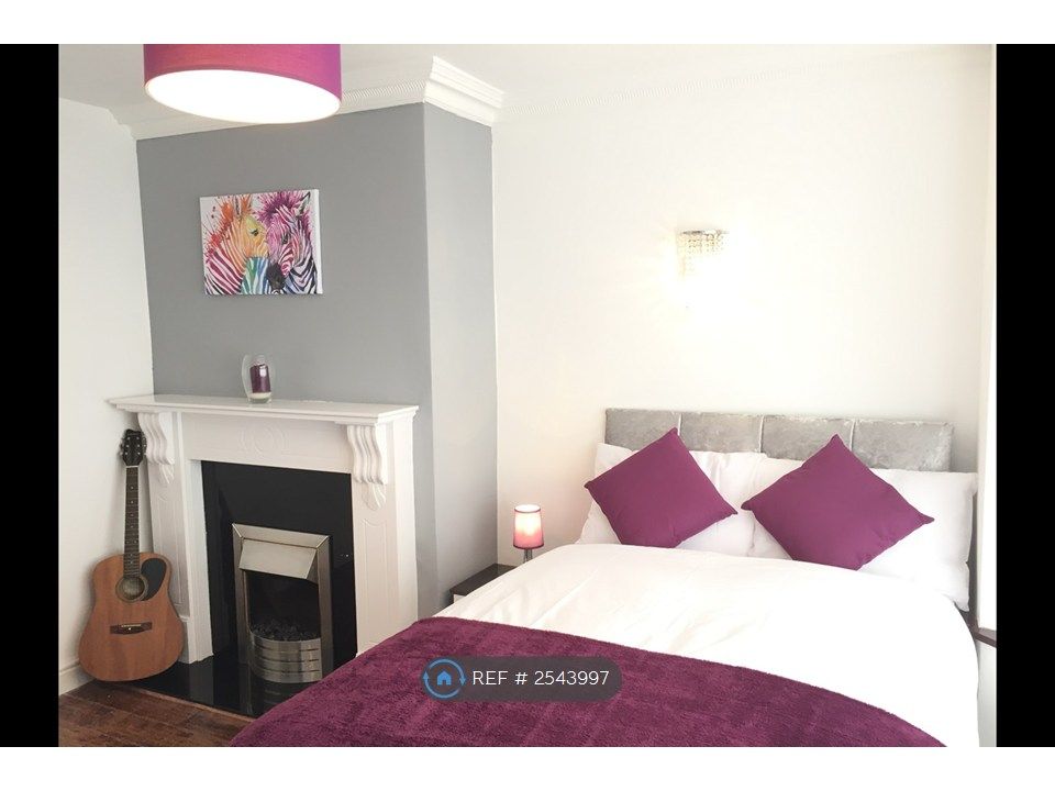 Property photo 1 of 9 Room 1 (Double Bedroom)