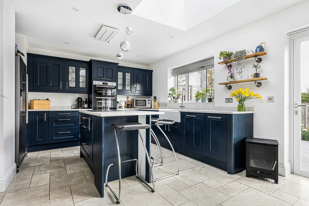 Additional image 8 of 4 bed semi-detached house for saleDavis Street, Hurst RG10