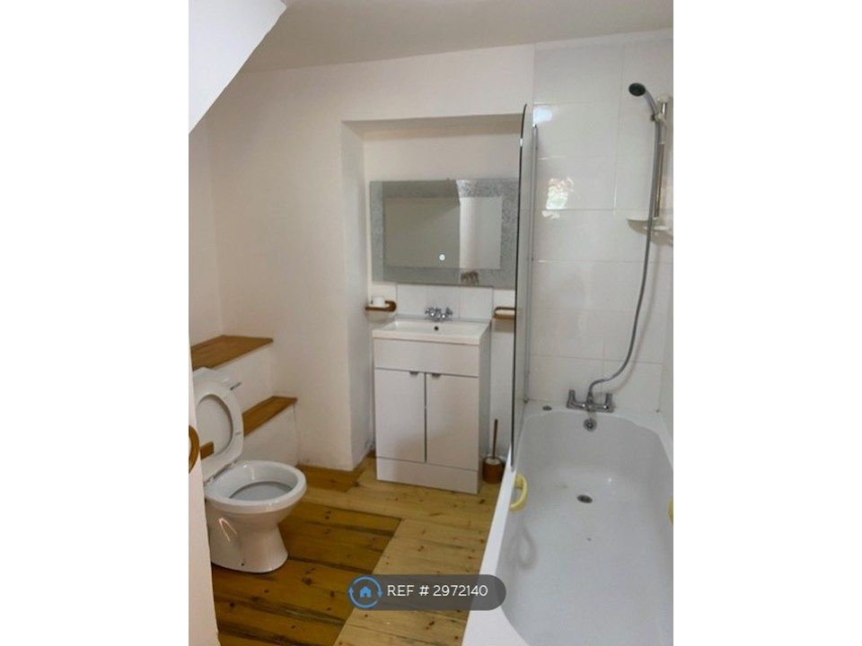 Property photo 2 of 11 Main Bathroom