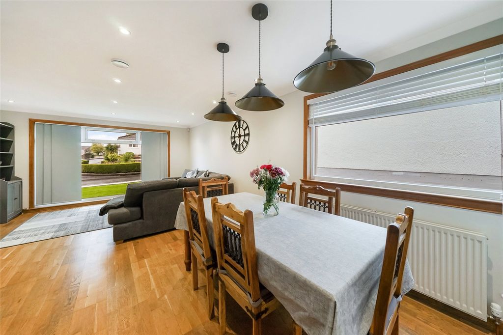 Property photo 3 of 33 Dining Area/Lounge