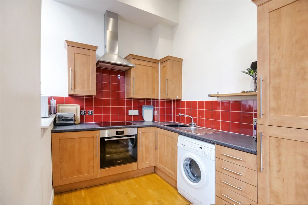 Property photo 3 of 17 Picture No. 12