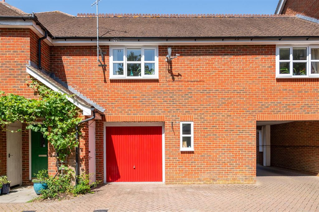 Property photo 2 of 17 15 Regents Mews Externals-3.Jpg