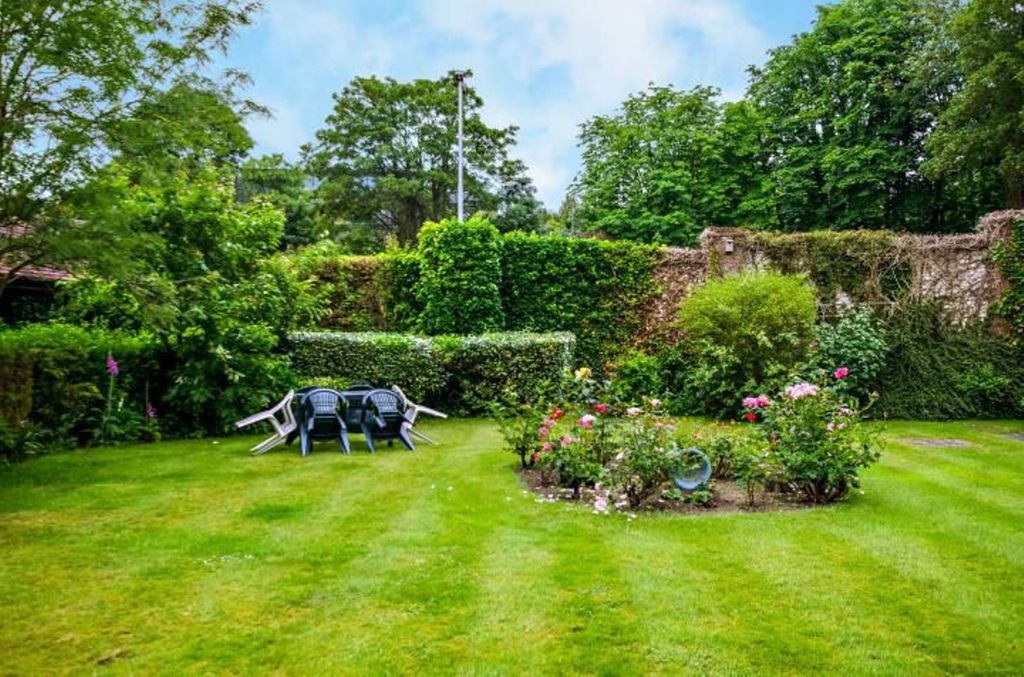 Property photo 2 of 9