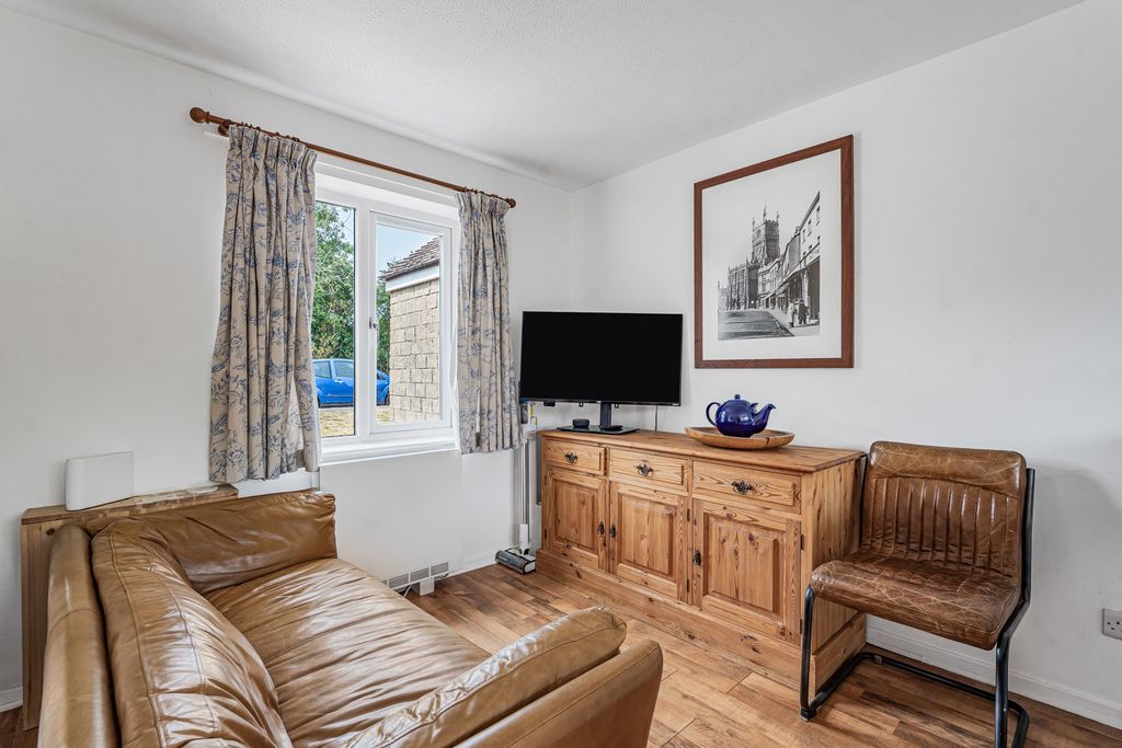 Property photo 2 of 12 Siting Room