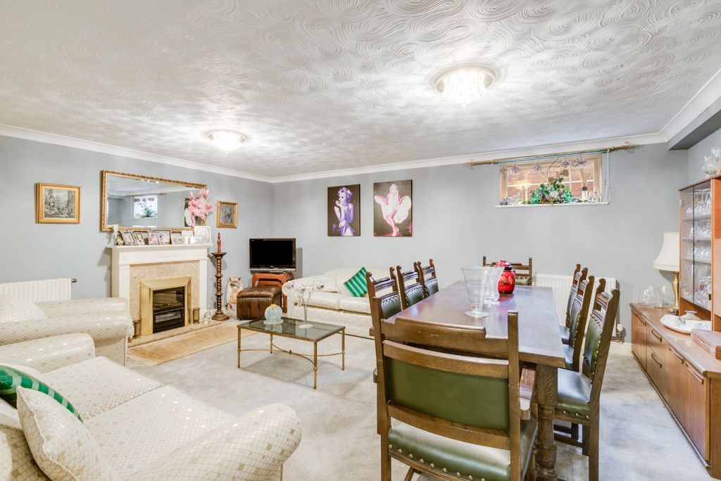Property photo 2 of 11 3528833
