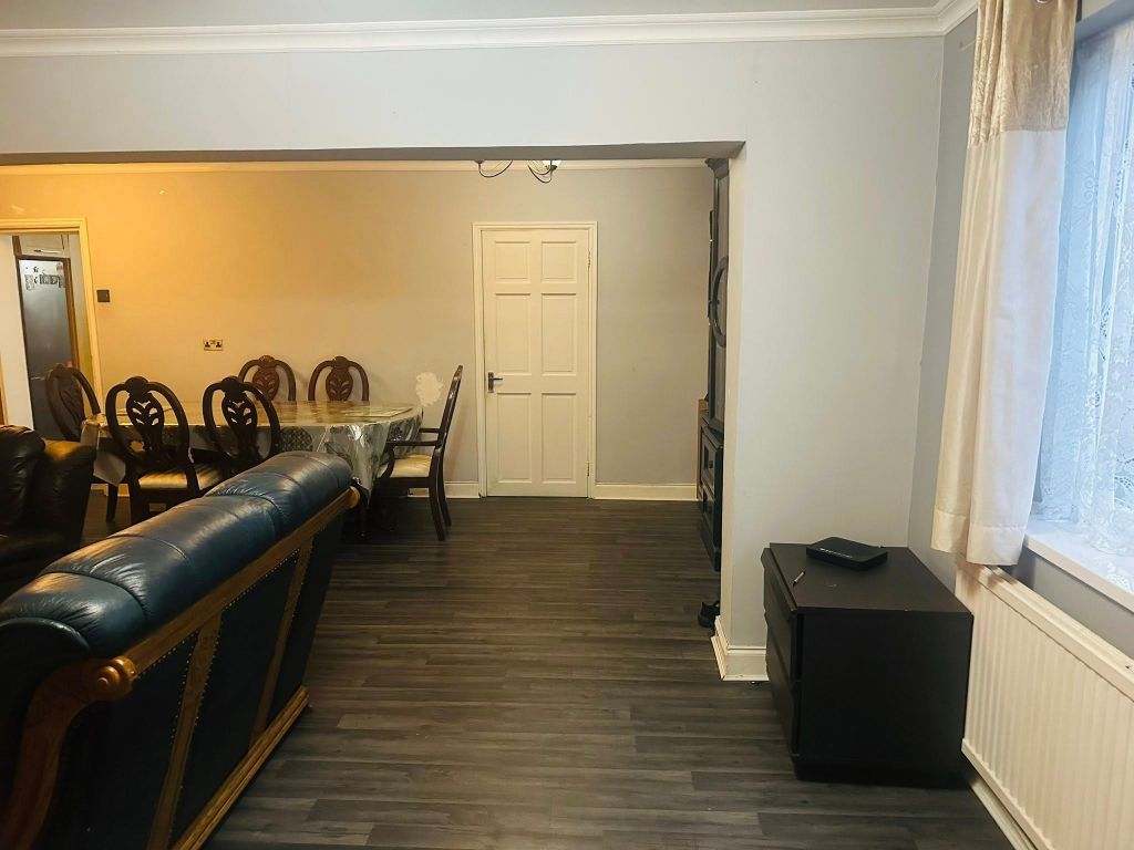 Property photo 2 of 25