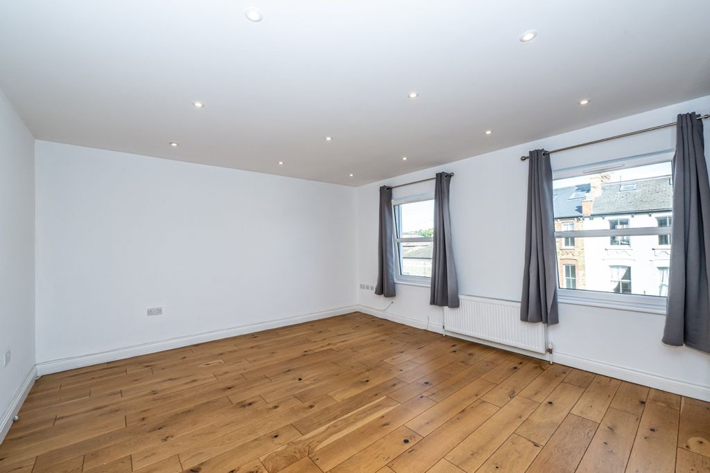 Property photo 2 of 28 3413563