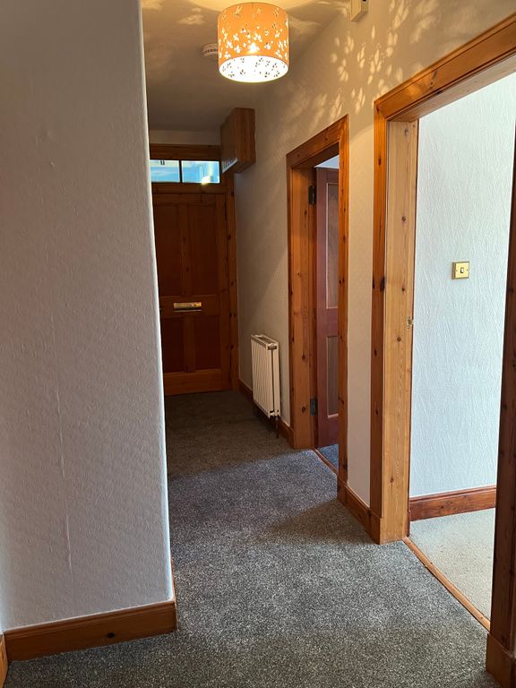 Property photo 2 of 6 Hall