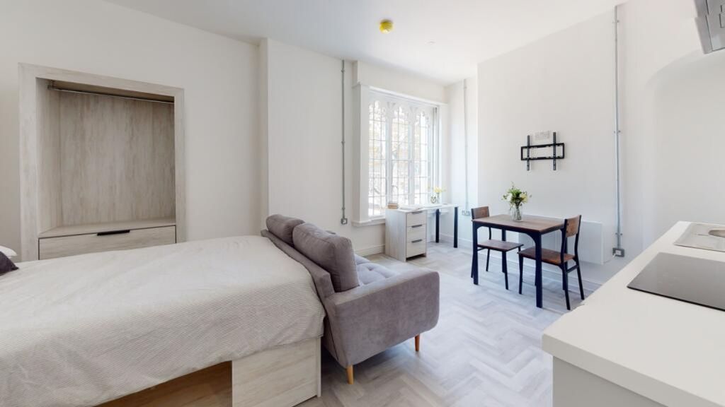 Property photo 1 of 4 A Spacious And Bright Large Double Bedroom Featuri...