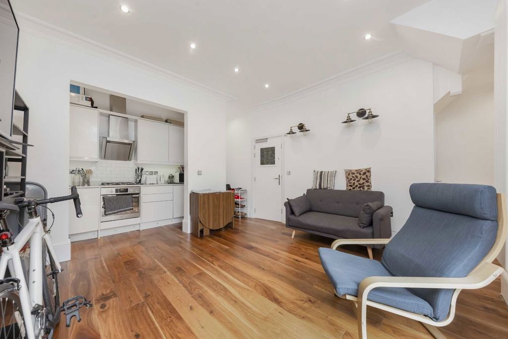 Property photo 3 of 8