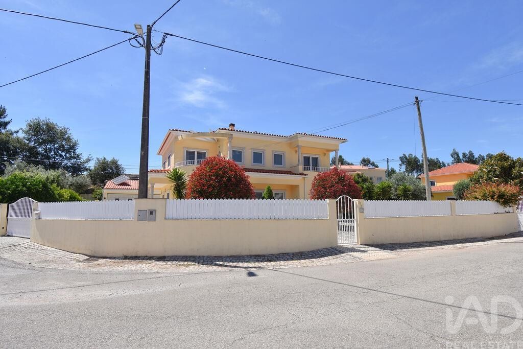 Property photo 2 of 40