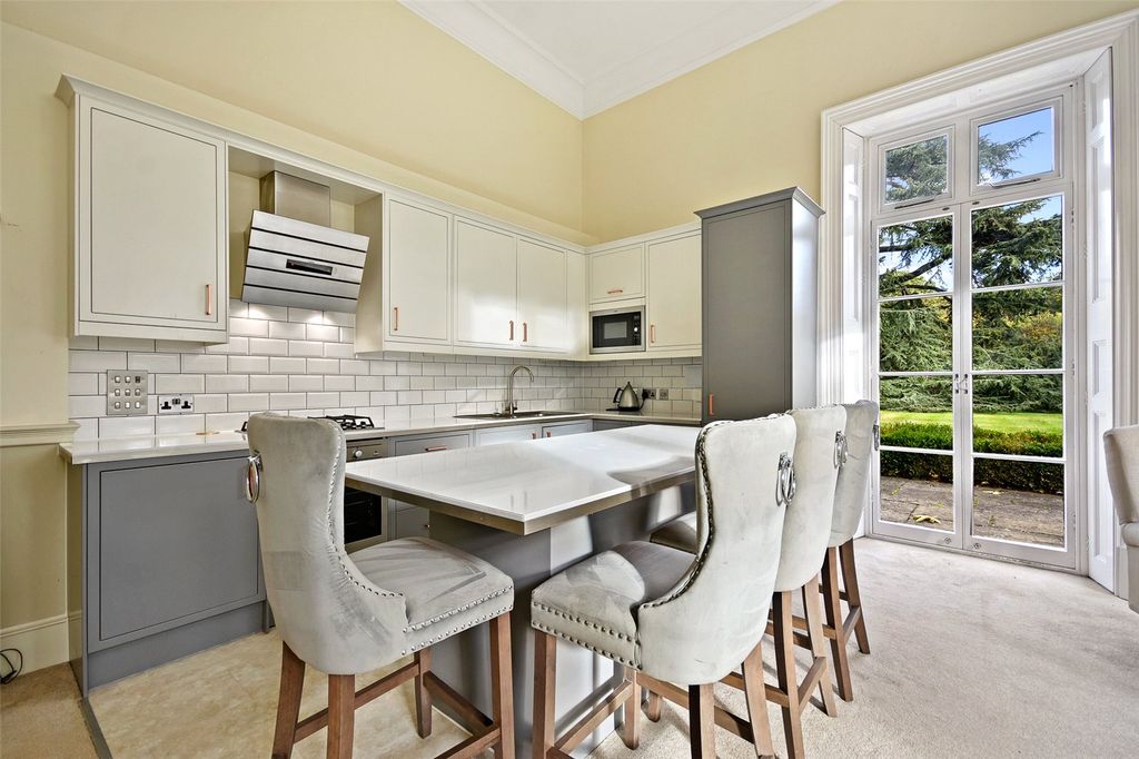 Property photo 3 of 7 Kitchen