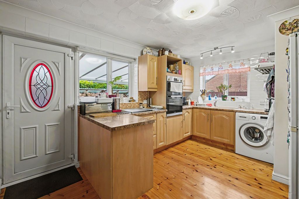 Property photo 3 of 18