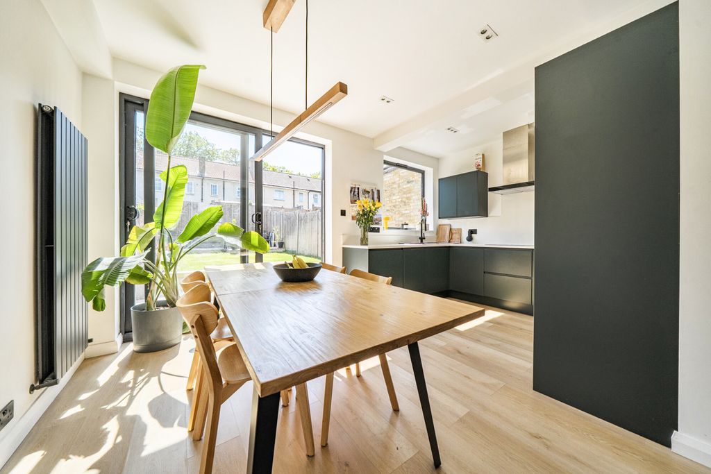 Property photo 1 of 27 1452275-23-69Ef79...