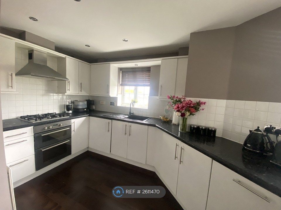 Property photo 1 of 12 Kitchen