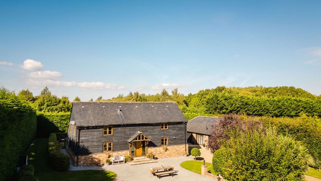 Property photo 2 of 40