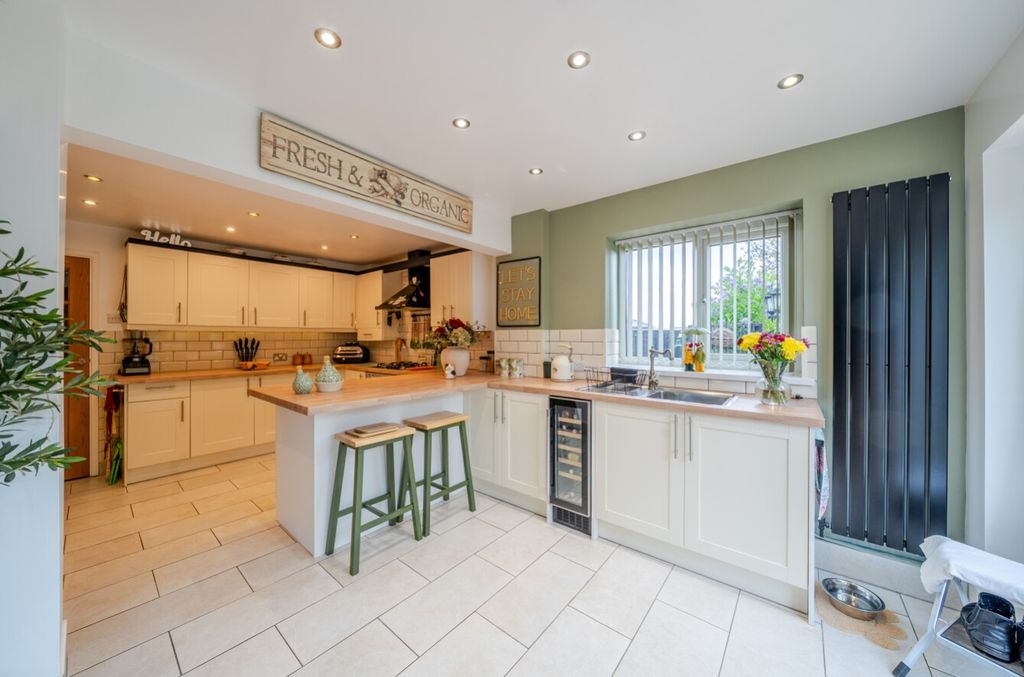 Property photo 3 of 20 1464526-11-6A0Af81A7E1ce