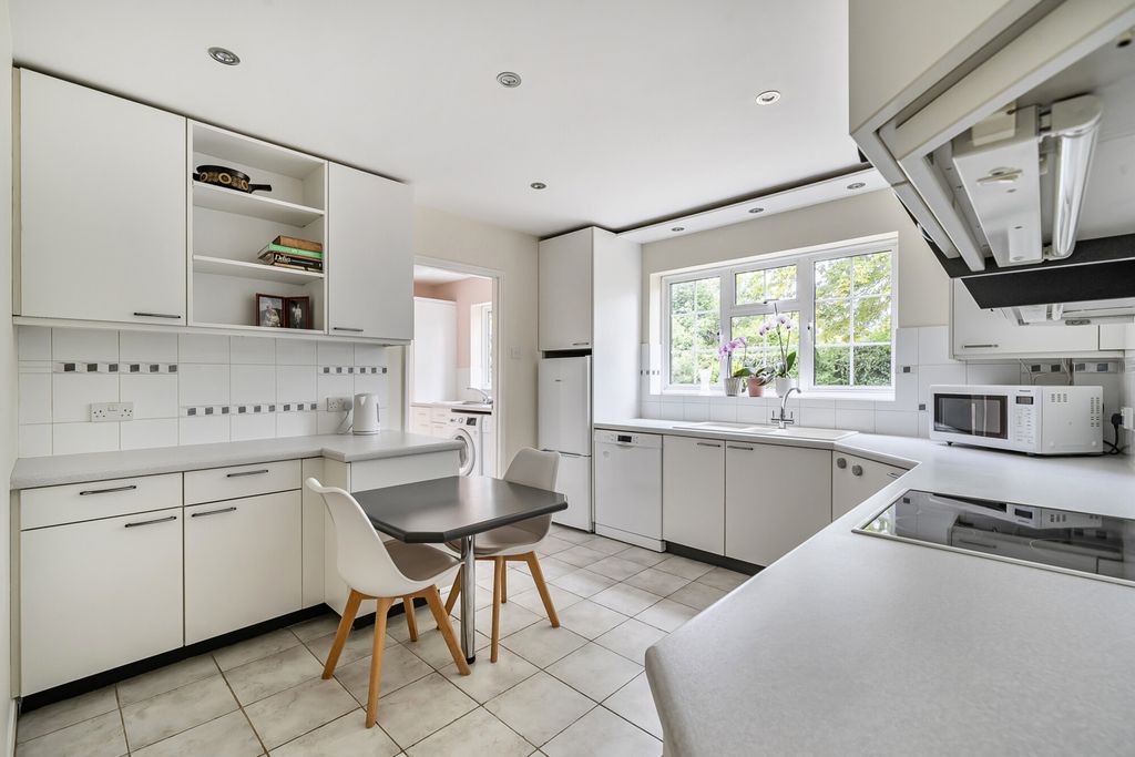 Property photo 2 of 23 1481698-15-6A5670...