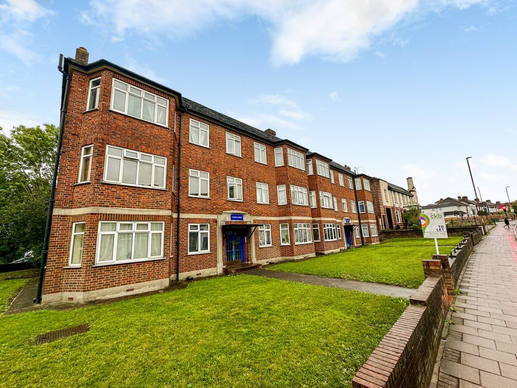 Property photo 1 of 9 External