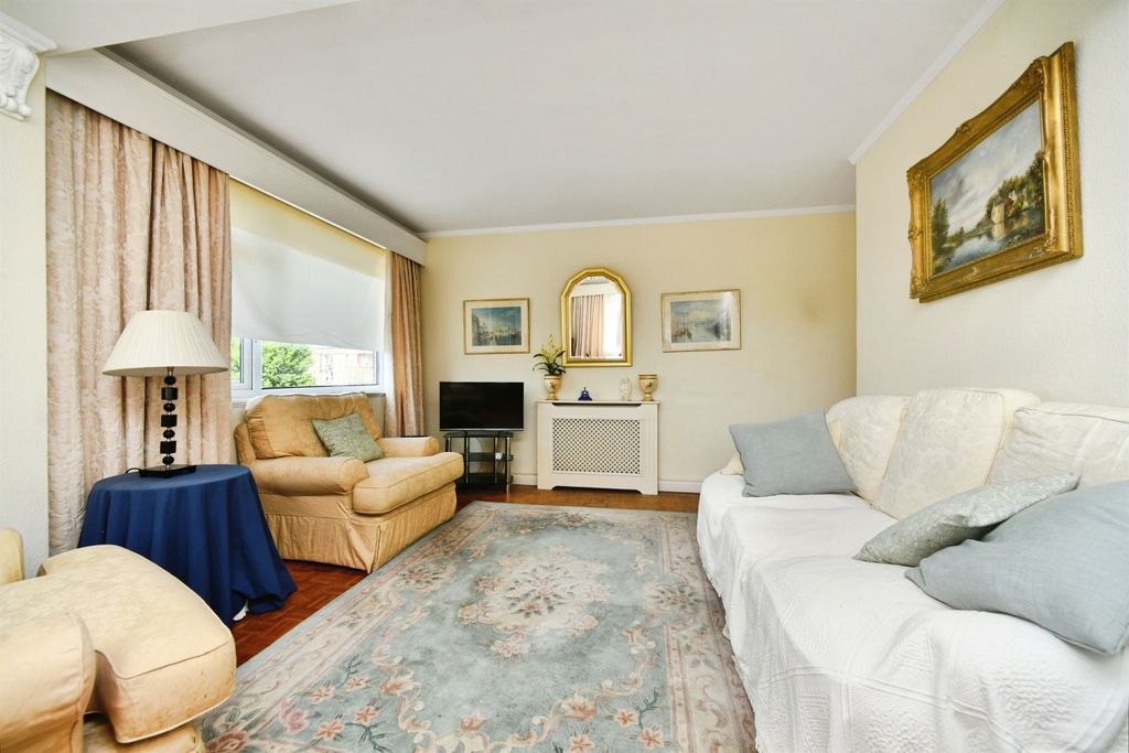 Property photo 2 of 20