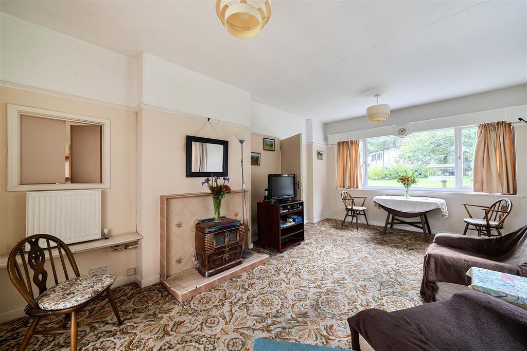 Property photo 3 of 17 Sitting Room