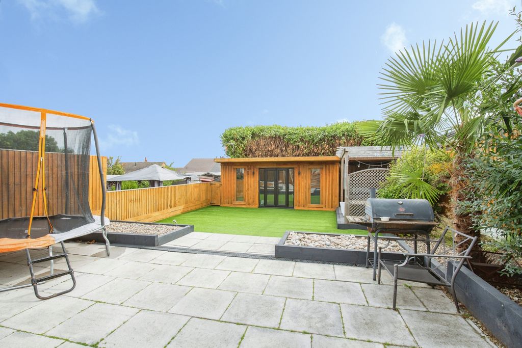 Property photo 2 of 24 E9977072-Mw26-2250