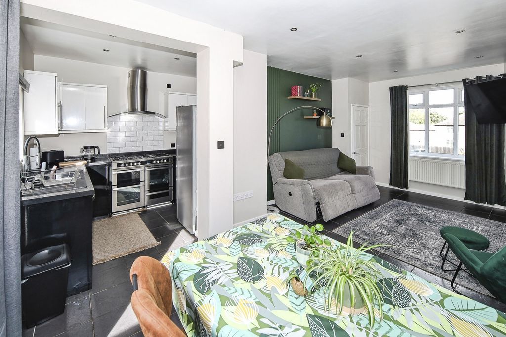 Property photo 2 of 18 Pbox-Img.Jpg