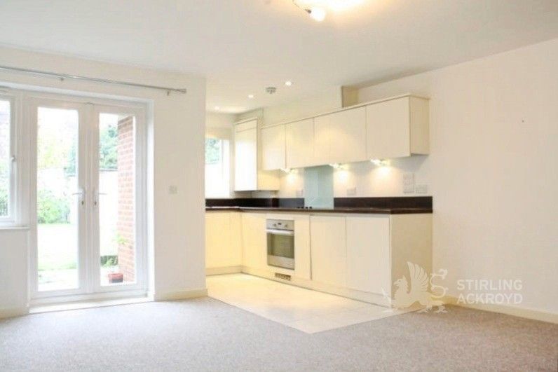 Property photo 2 of 5 Living Room/Kitchen