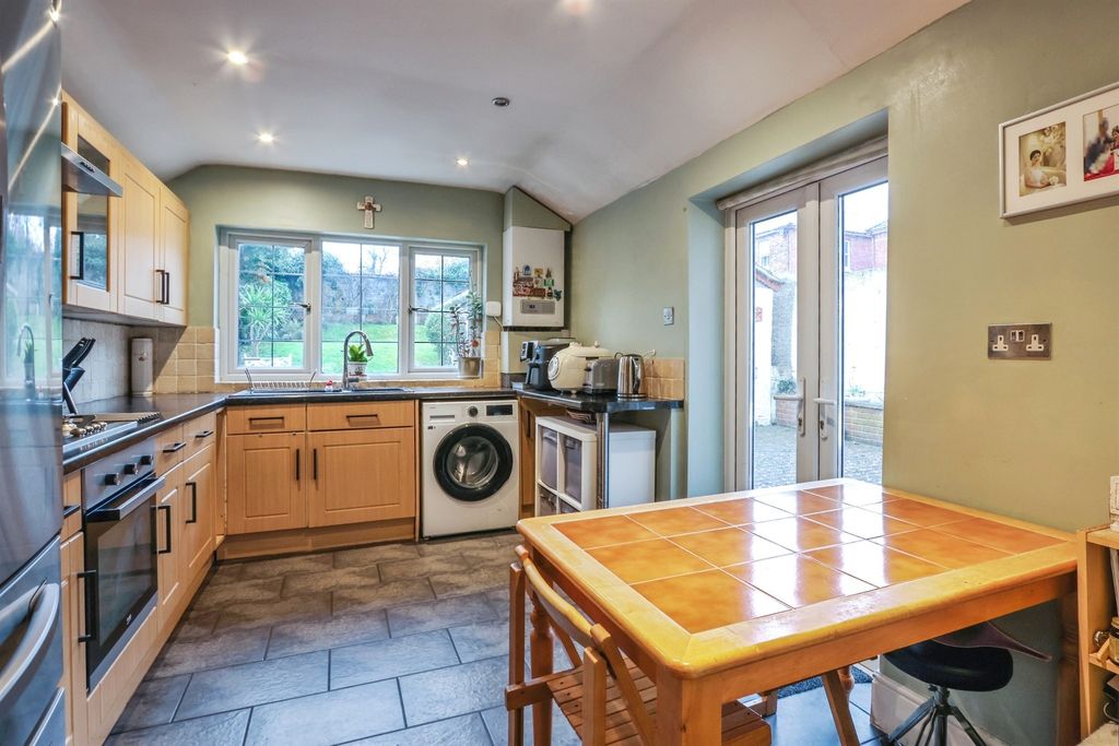 Property photo 2 of 17