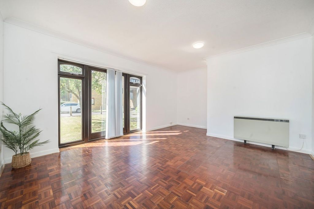 Property photo 2 of 8