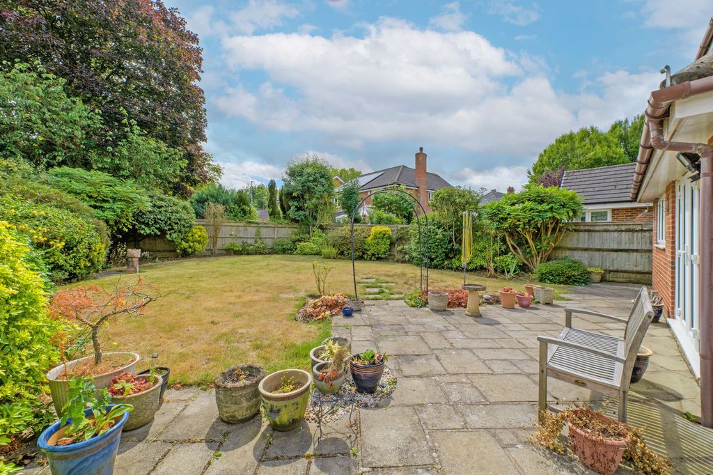 Property photo 3 of 21 Garden