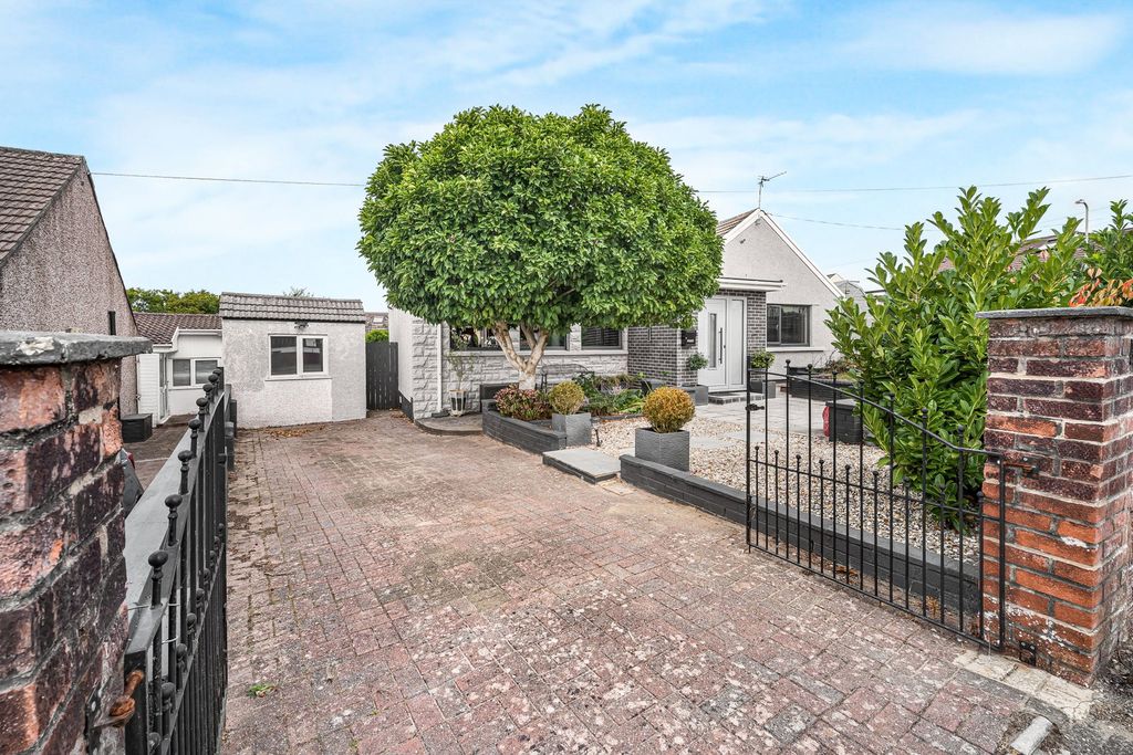 Property photo 1 of 40