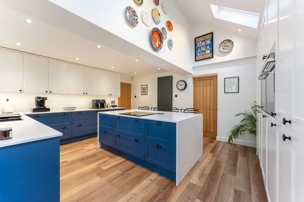 Property photo 2 of 24