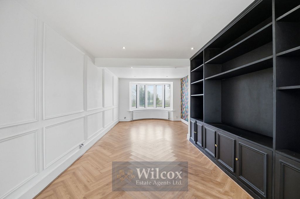 Property photo 2 of 28