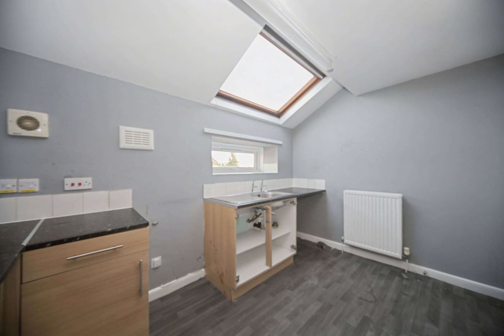 Property photo 3 of 12 32C Park Road, Chorley, Lancashire Pr7 1Qu