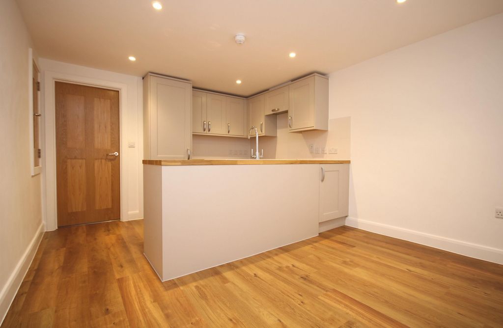 Property photo 3 of 6 Kitchen