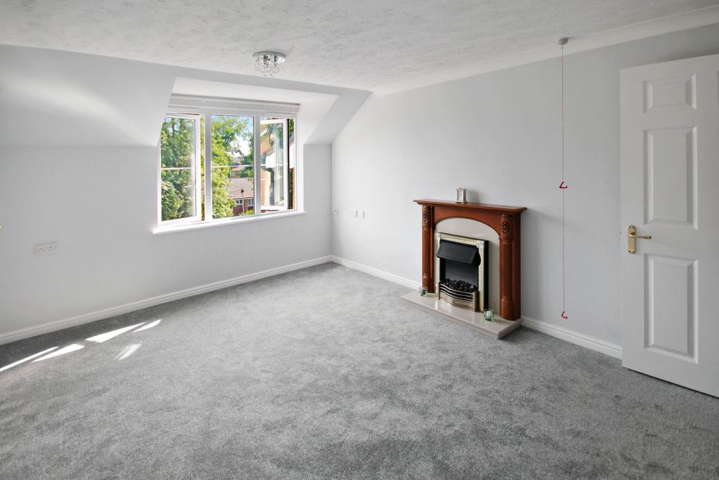 Property photo 2 of 17