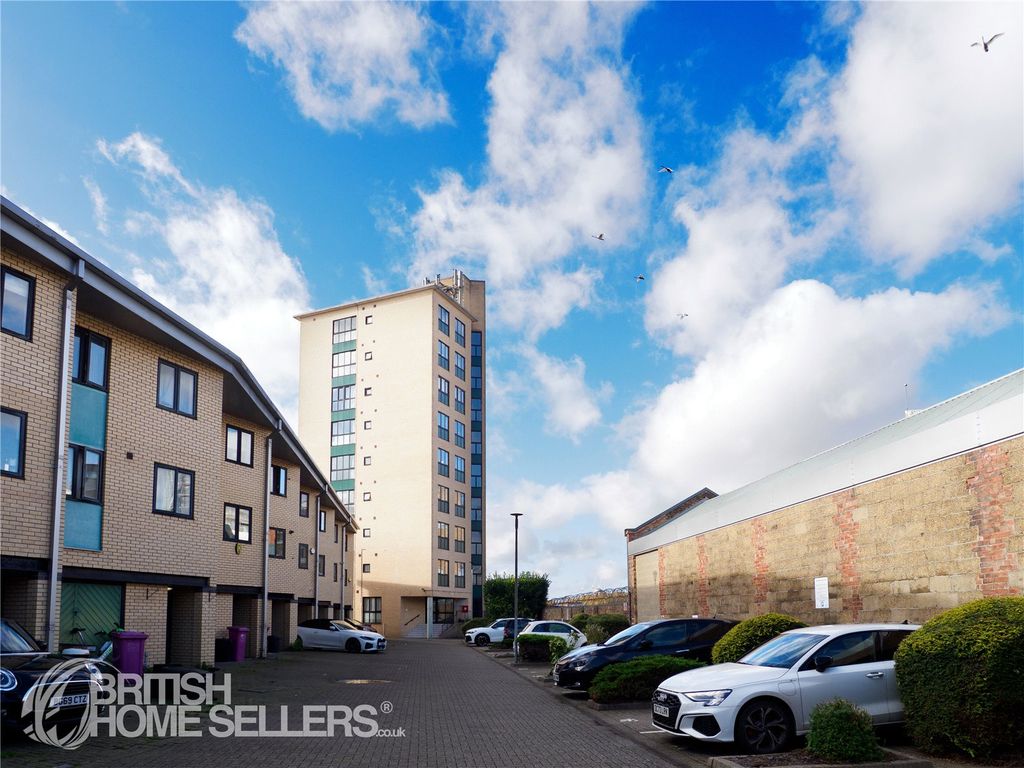 Property photo 1 of 24 Picture No. 02