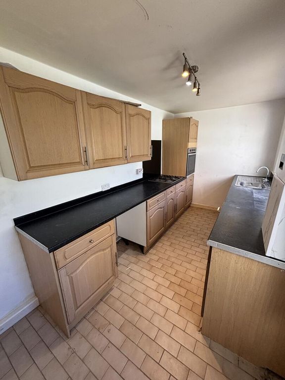 Property photo 3 of 16 Kitchen