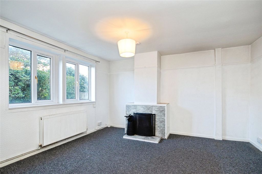 Property photo 2 of 17 Living Room