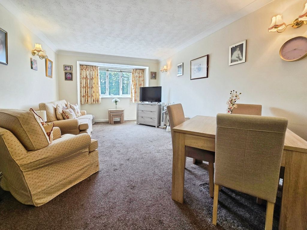 Property photo 2 of 23 Picture No. 11