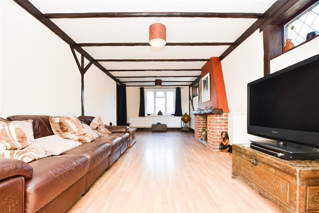 Property photo 2 of 21 Lounge