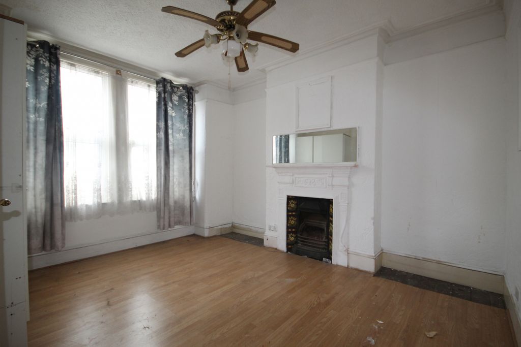 Property photo 2 of 7 Gallery