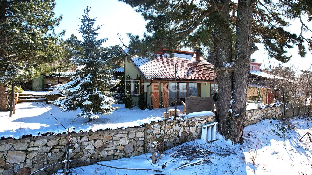 Property photo 3 of 49
