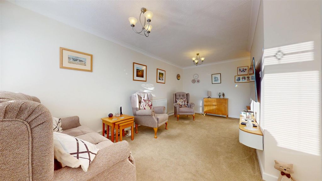 Property photo 3 of 25 Broadway Living Room