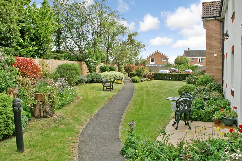 Property photo 2 of 12 General View